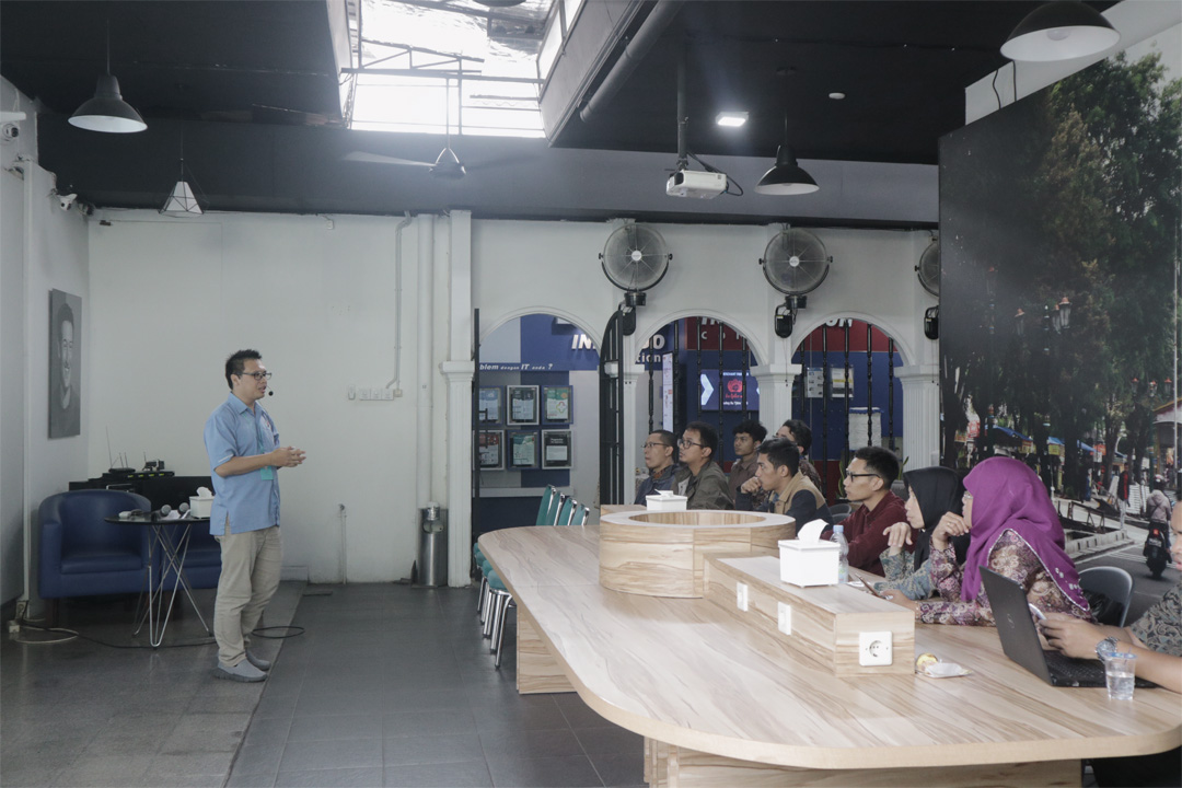 Pemrograman R dalam Machine Learning Comday Recap : Pengenalan Pemrograman R dalam Machine Learning 1