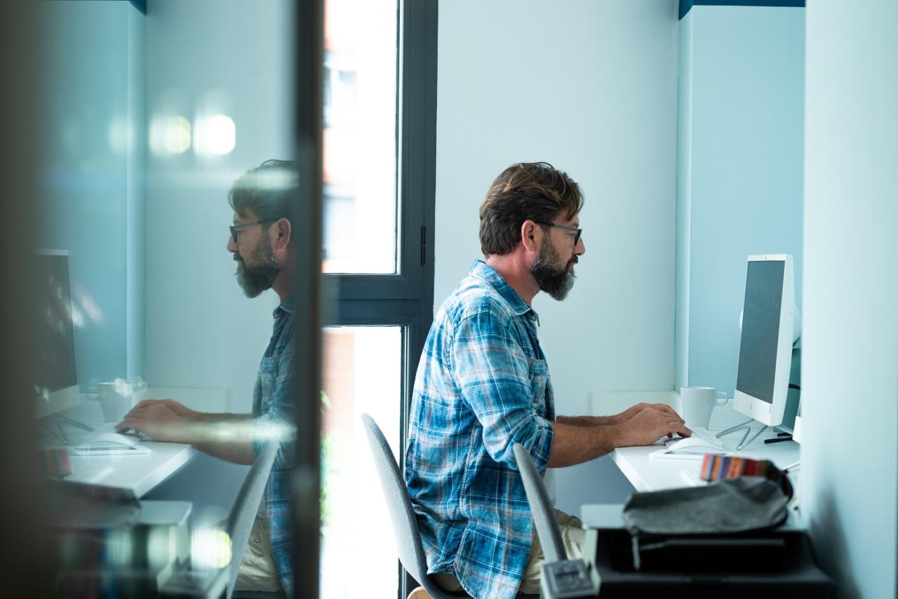 Bearded hipster style adult man working writing on desktop compu 5 Perbedaan COBIT 5 dan COBIT 4.1, Generasi Baru yang Lebih Sempurna 1