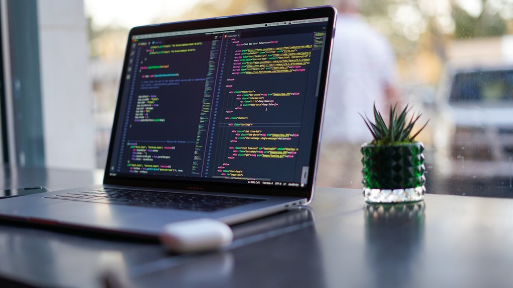photo-1587620962725-abab7fe55159 Teknologi Blockchain dan Implementasinya di Dunia Karier 1